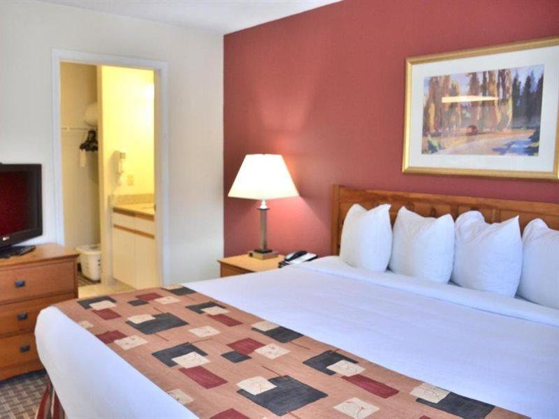 Hotel Cresthill Syracuse 3*